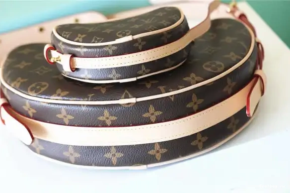 Frstbag ru Croissant LOUIS VUITTON MM 0415
